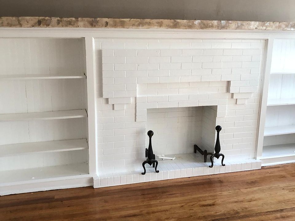 Living room with non working fireplace, however bring your furniture and cozy up in this huge living room quarters.