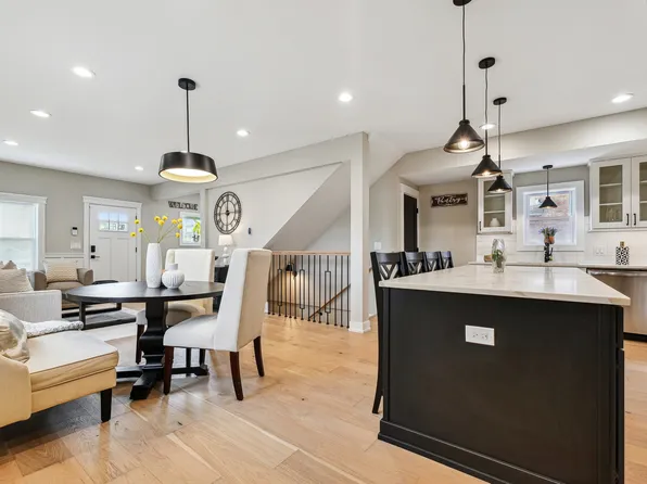 1130 W 95th Pl, Chicago, IL 60643