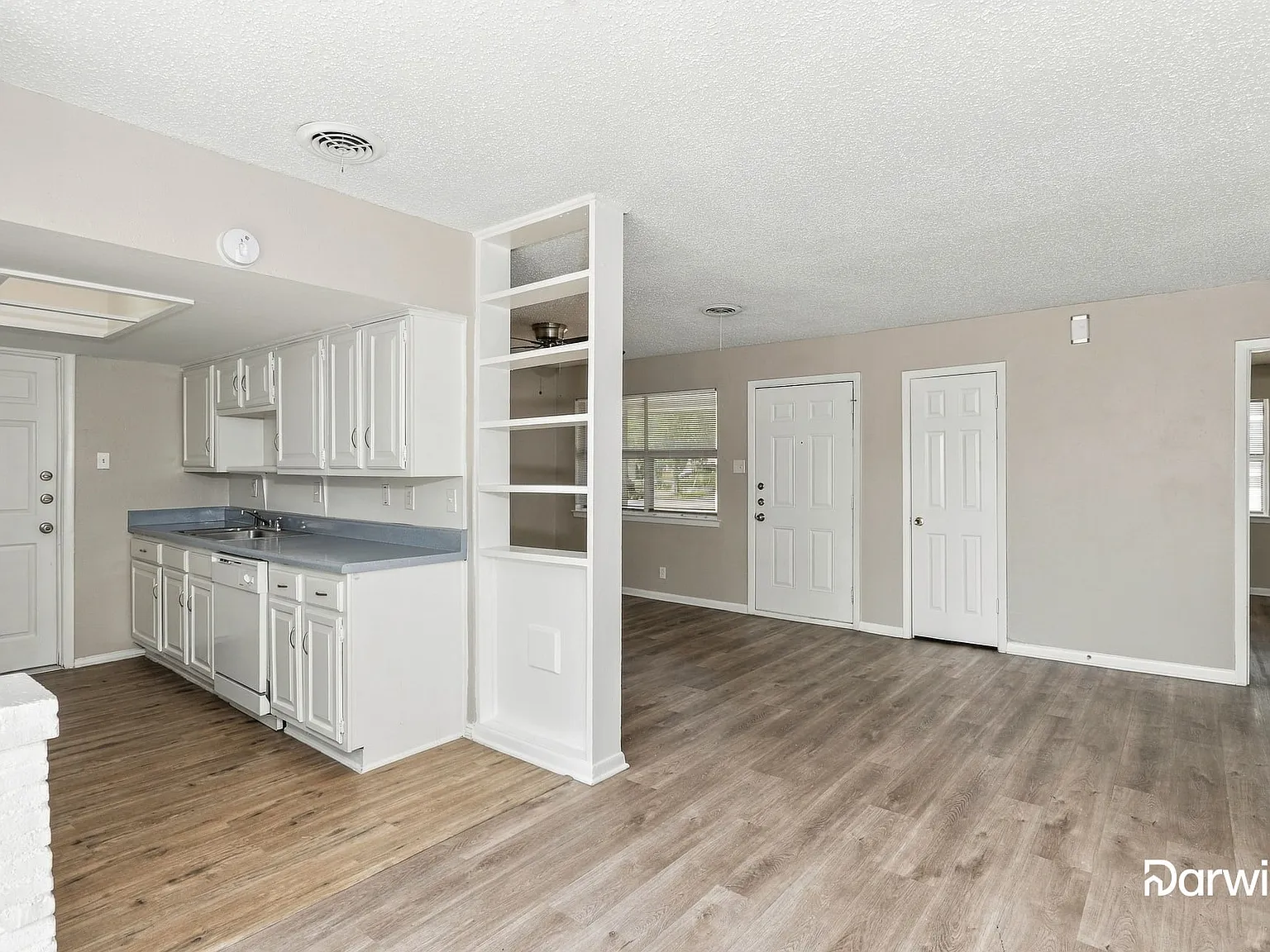 3 bed, 1.5 bath, 1392 sqft, $1,675 — Photo 2