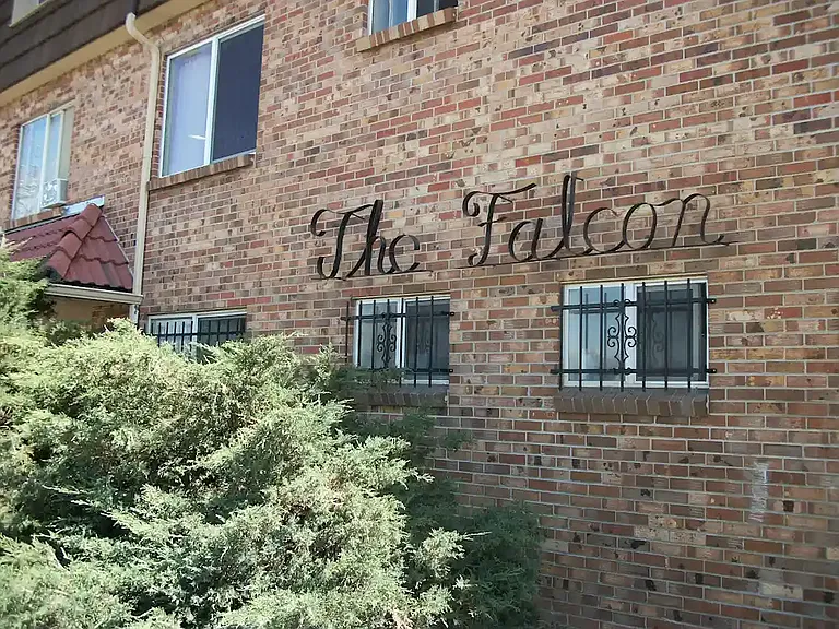Falcon Apartments — Photo 13
