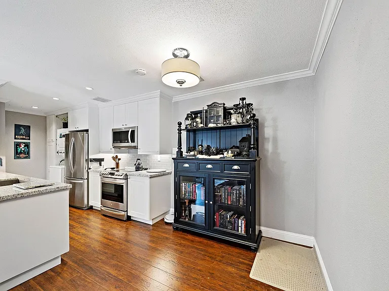 1818 Augusta Dr #6 — Photo 17
