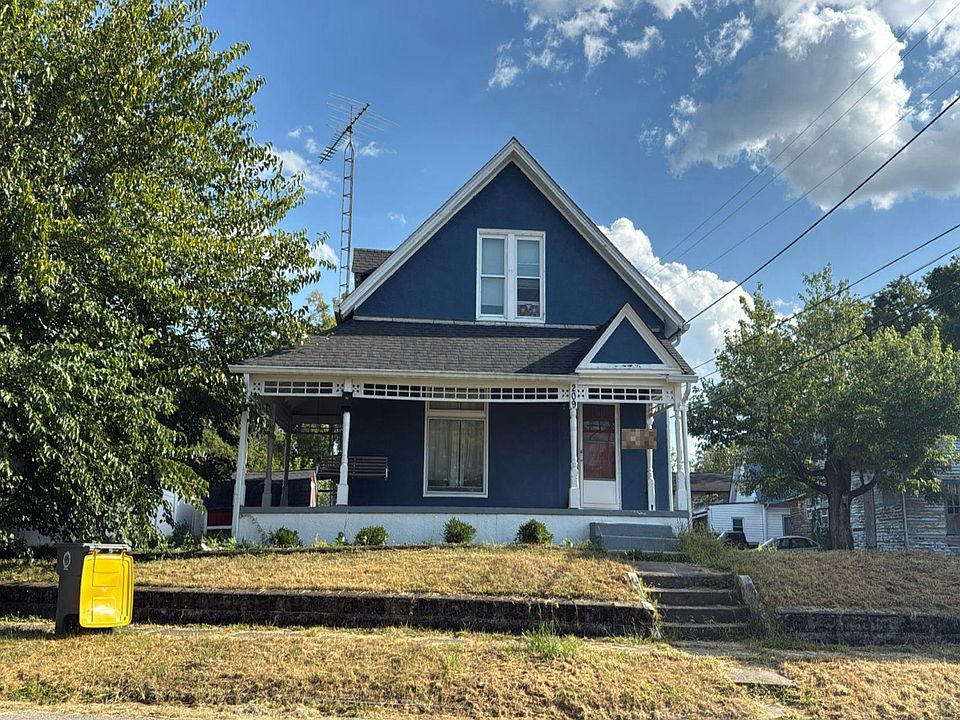 1st image of 209 W 7th St