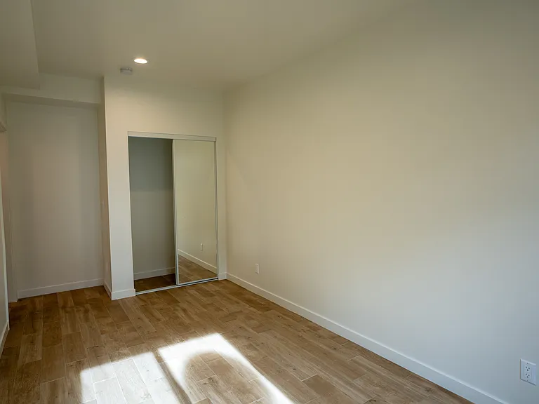 6734 Tampa Ave — Photo 15