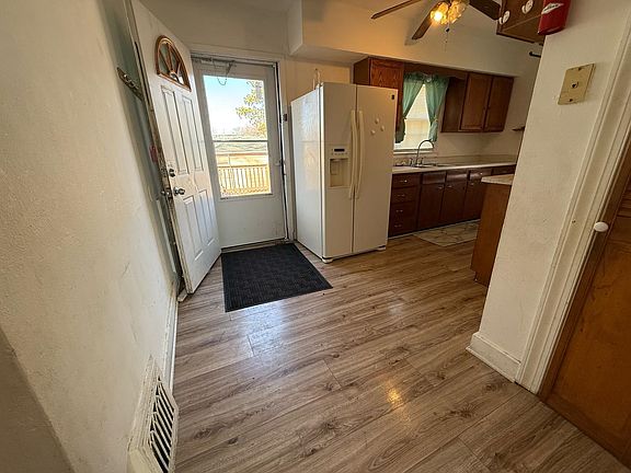 3rd image of 2305 Rose Ave