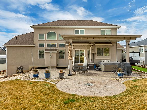 3rd image of 3232 N Redtail Way