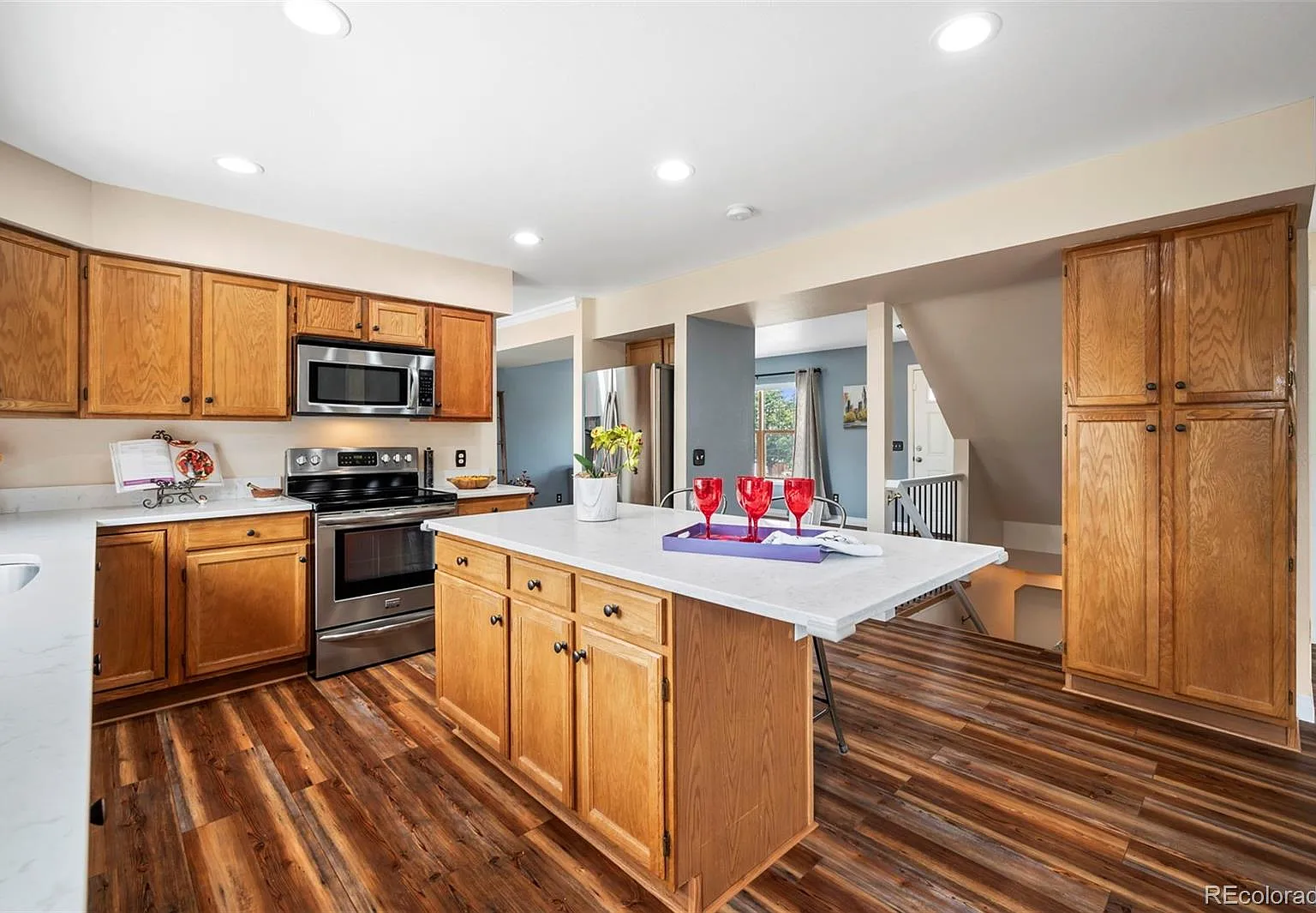 5 bed, 3.5 bath, 2828 sqft, $3,000 — Photo 3