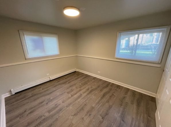 932 W Rollins Rd APT B, Round Lake, IL 60073
