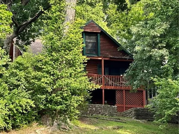 404 Lake Of The Forest Dr, Bonner Springs, KS 66012