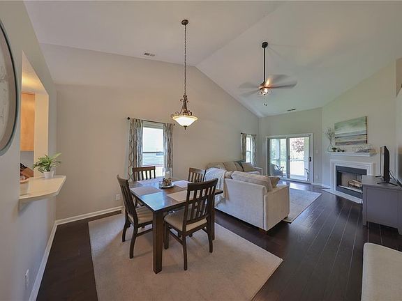 5th image of 11036 Baycreek Dr
