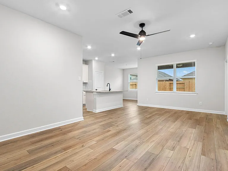 1127 Campside Dr — Photo 3