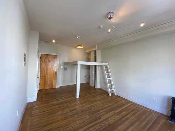 4th image of 360 Hyde St #507