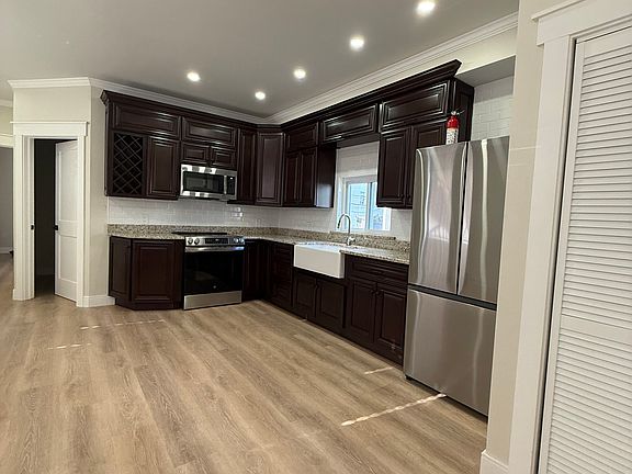2nd image of 40 Abbott St #1