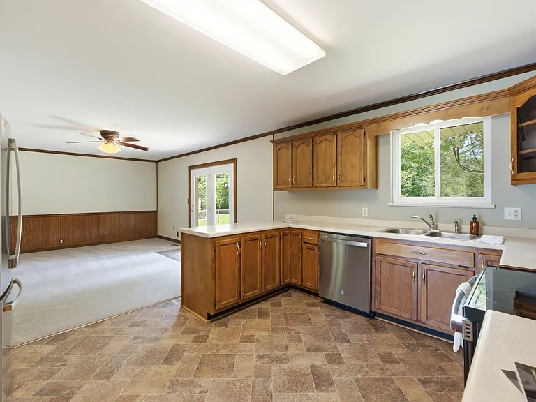 4727 Briarwood Dr — Photo 8