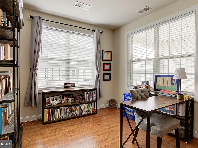 15160 Kentshire Dr — Photo 19