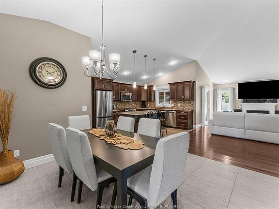 5th image of 500 Brown Cres
