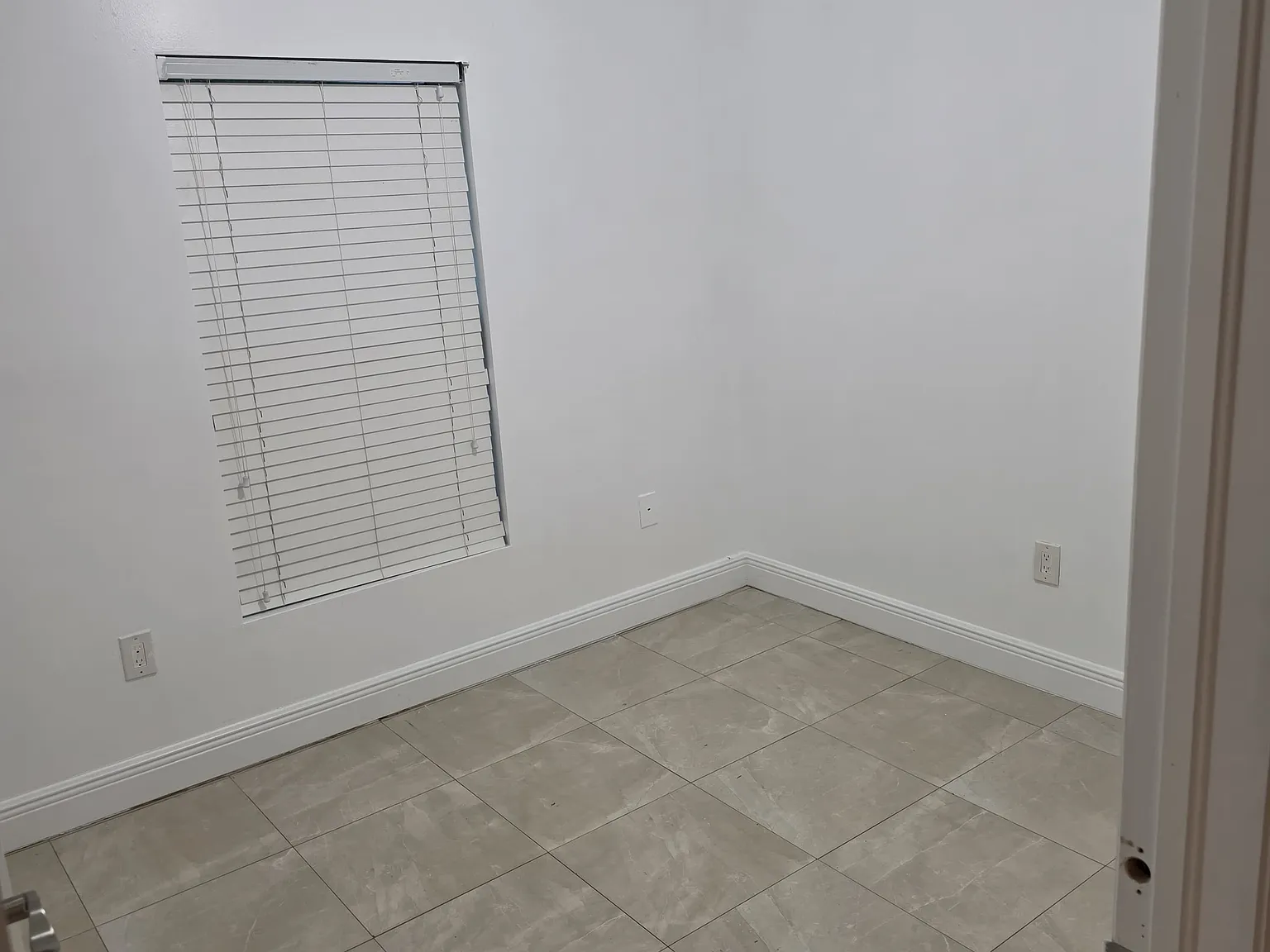 2 bed, 800 sqft, $2,300 — Photo 4