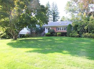 4 Roger Pl, White Plains, NY 10605