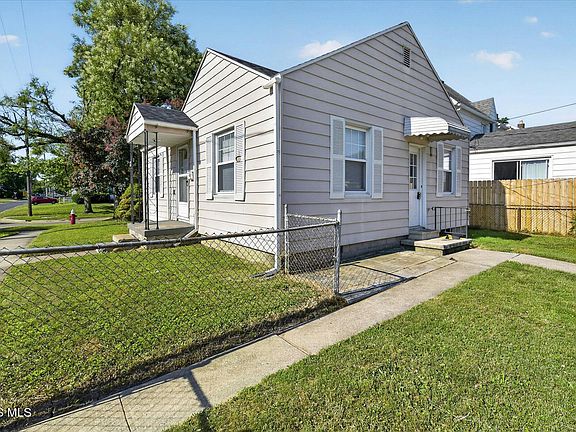 2nd image of 402 W Poinsetta Ave