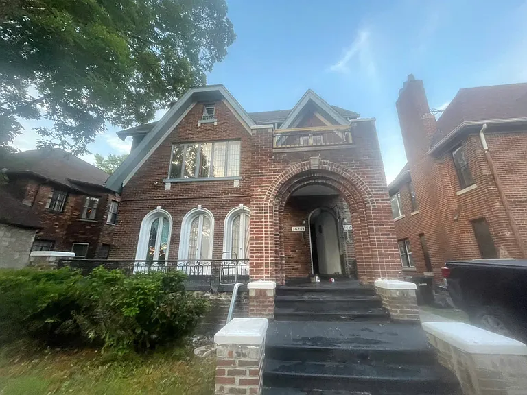 16242 La Salle Blvd — Photo 1