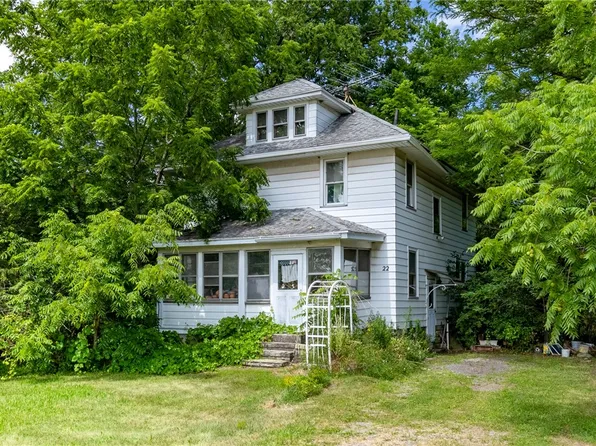 22 Cherry Rd, Gates, NY 14624