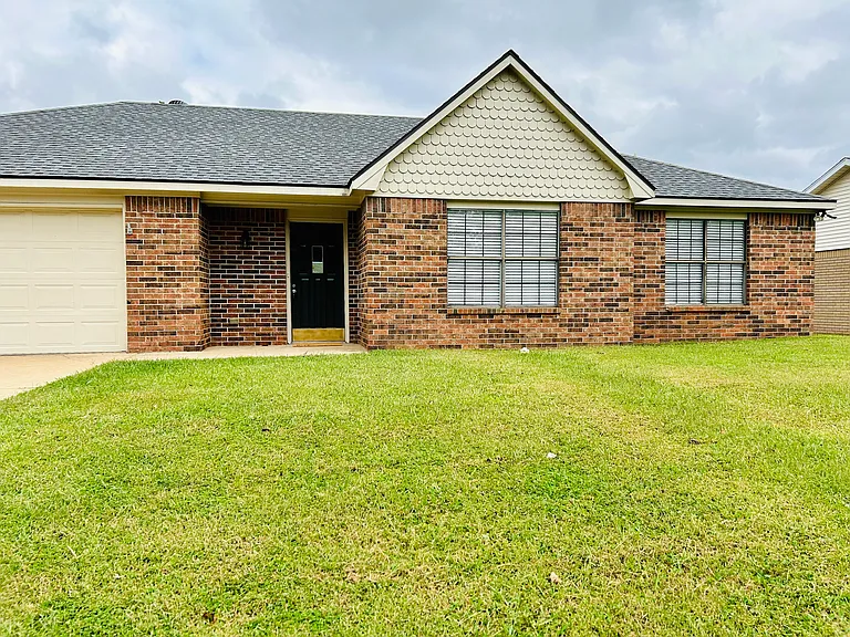 1546 N Plum Tree Dr — Photo 1