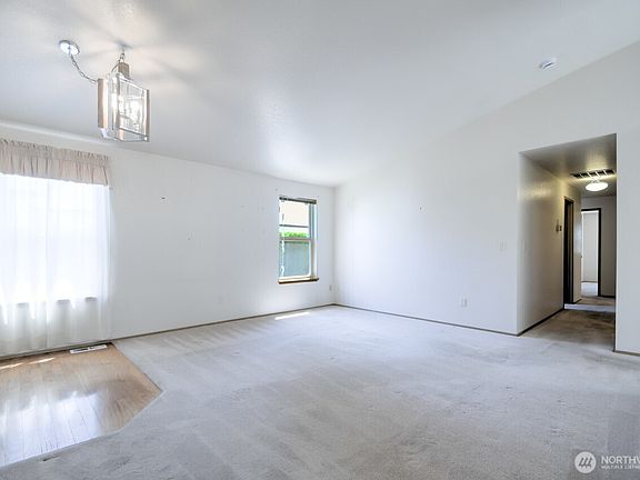 3rd image of 2725 27th Avenue SW