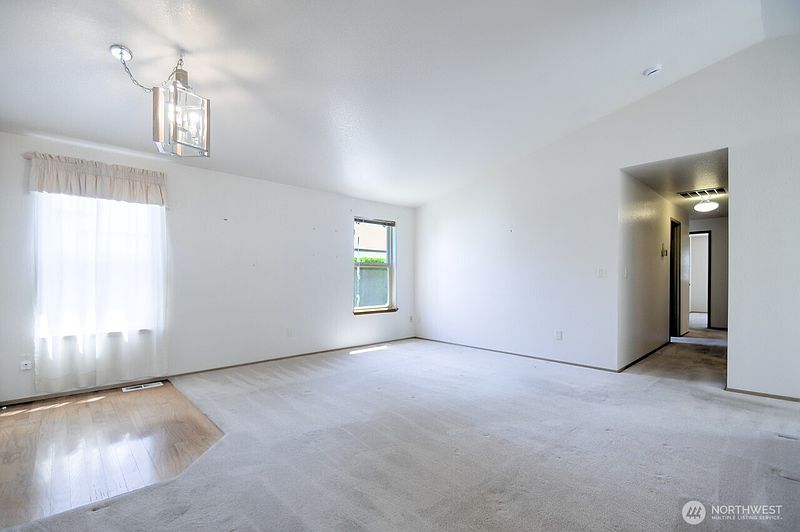 3rd image of 2725 27th Avenue SW