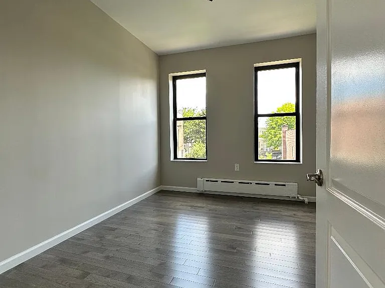 32-47 44th St #2B — Photo 3