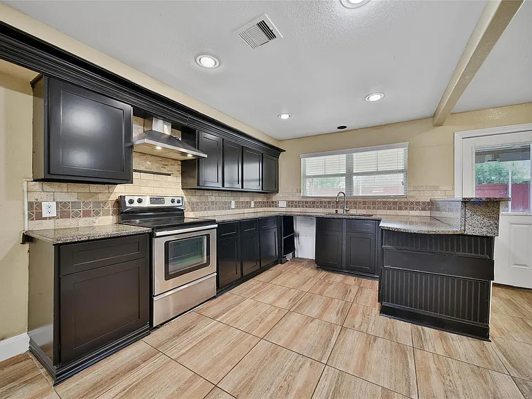 5107 Girnigoe Dr — Photo 4