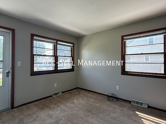 5th image of 4325 Stuart Ave SE