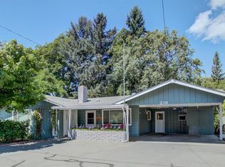 218 W Main St, Rogue River, OR 97537