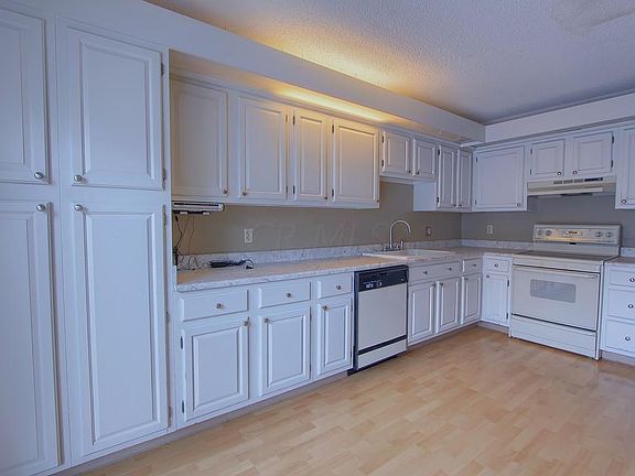 2nd image of 211 Saint Antoine St