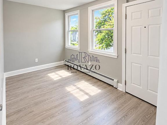 5th image of 591 S 19th St #1