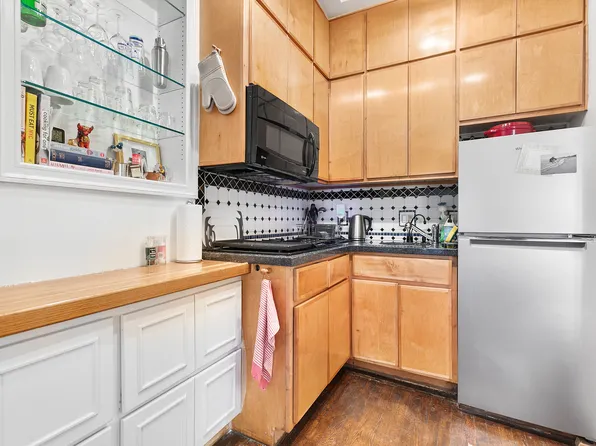 152 East 35th Street 5G image 3 of 6