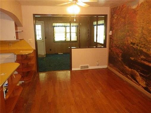 4th image of 2317 S Harvard Ave