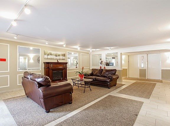 3rd image of 841 N York St APT 432