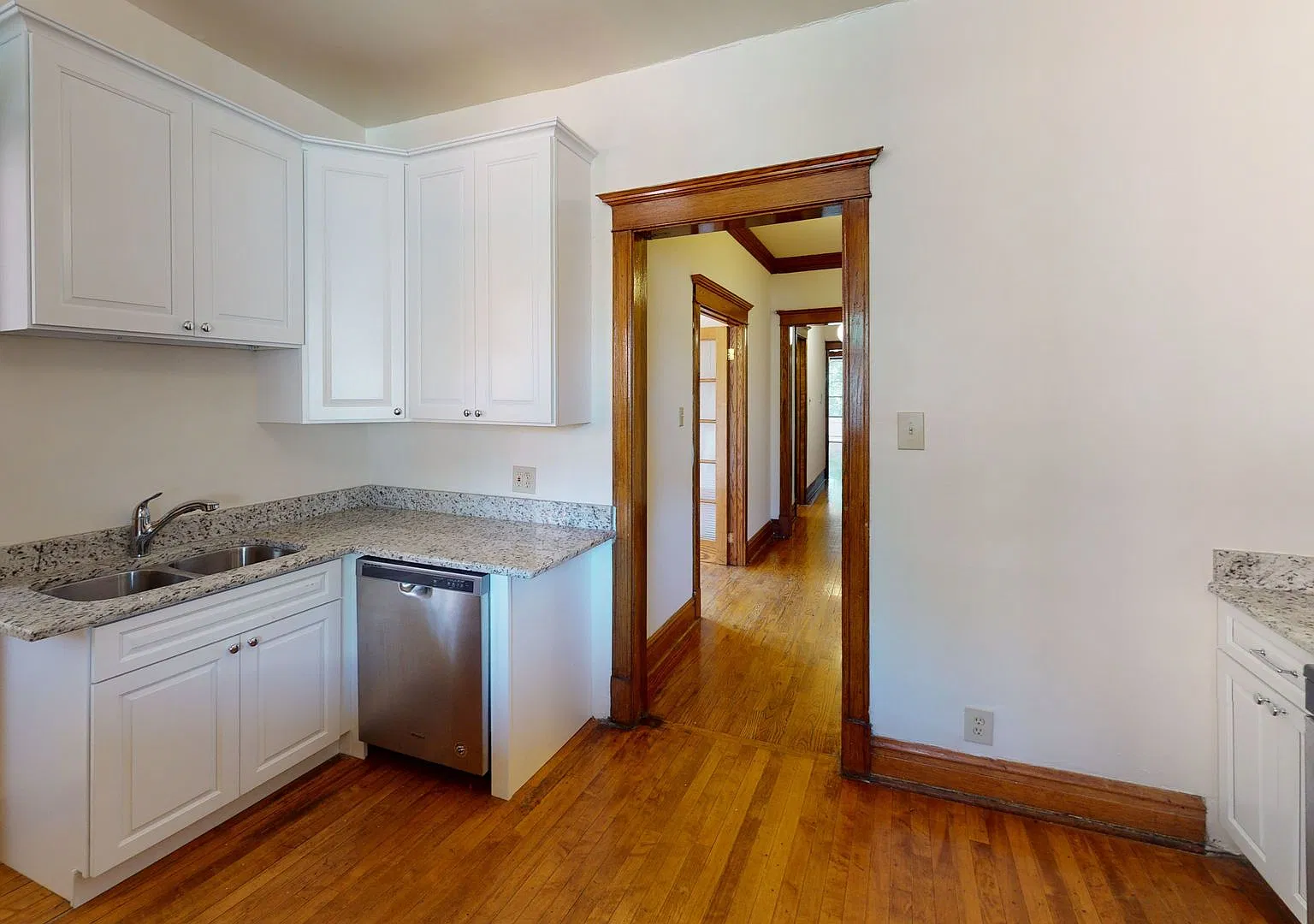3 bed, 1500 sqft, $3,895 — Photo 3