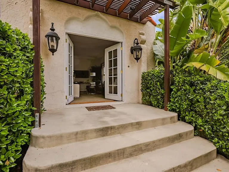1203 S Rimpau Blvd — Photo 15