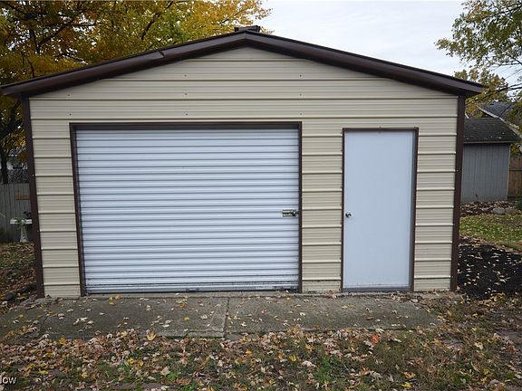 3rd image of 1650 Goodyear Blvd