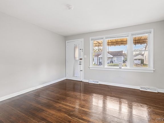 3rd image of 1215 Bland St