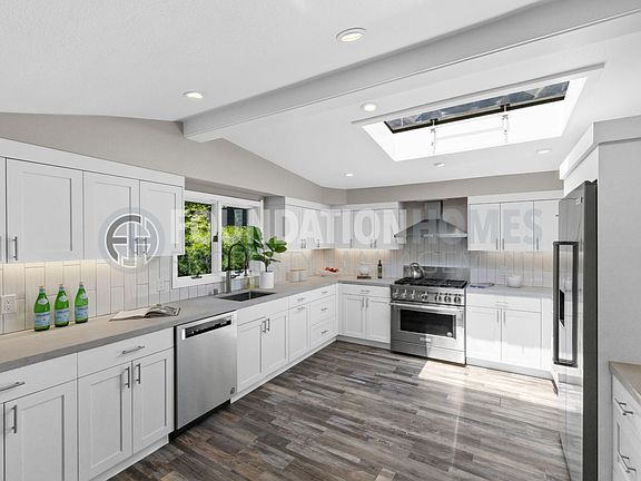 5th image of 32 Parkwood Ave