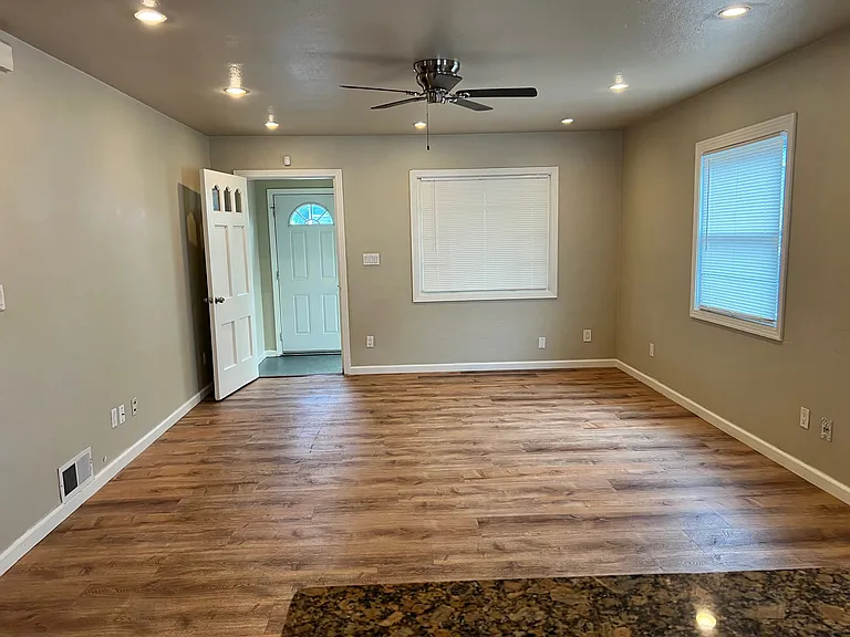 22887 Grand St — Photo 4