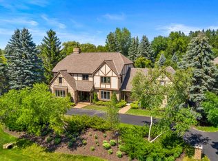 10506 N Riverlake Dr, Mequon, WI 53092