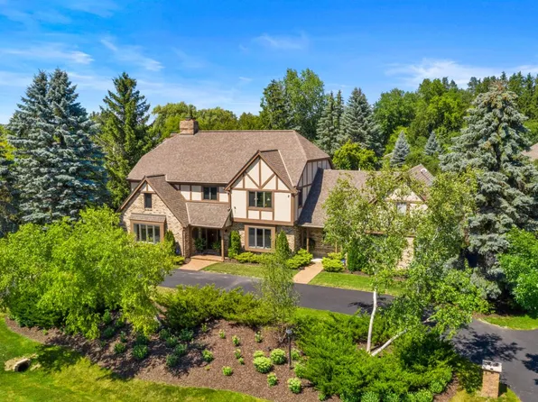 10506 North Riverlake DRIVE, Mequon, WI 53092