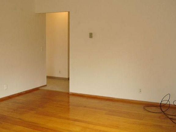 3rd image of 5523 Camden Ave