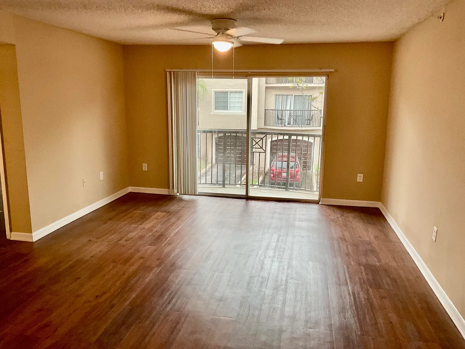 3 bed, 2.0 bath, 1220 sqft, $2,350 — Photo 4