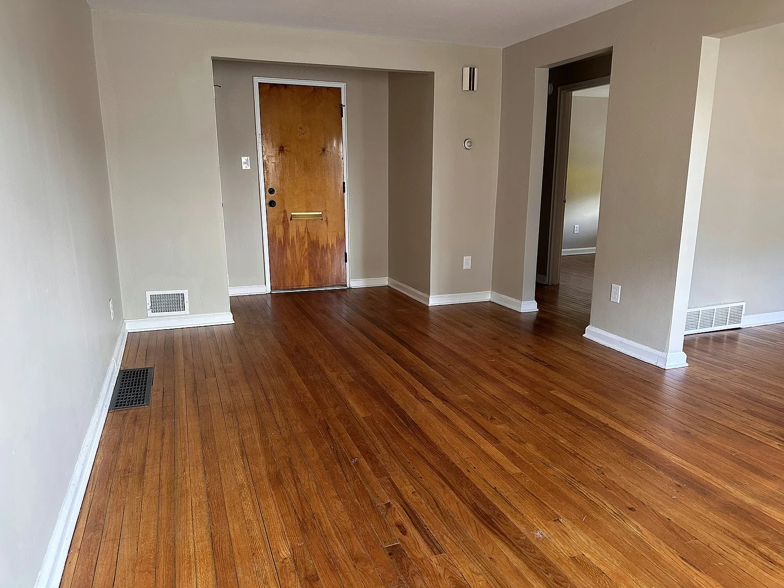 2 bed, 840 sqft, $1,000 — Photo 2