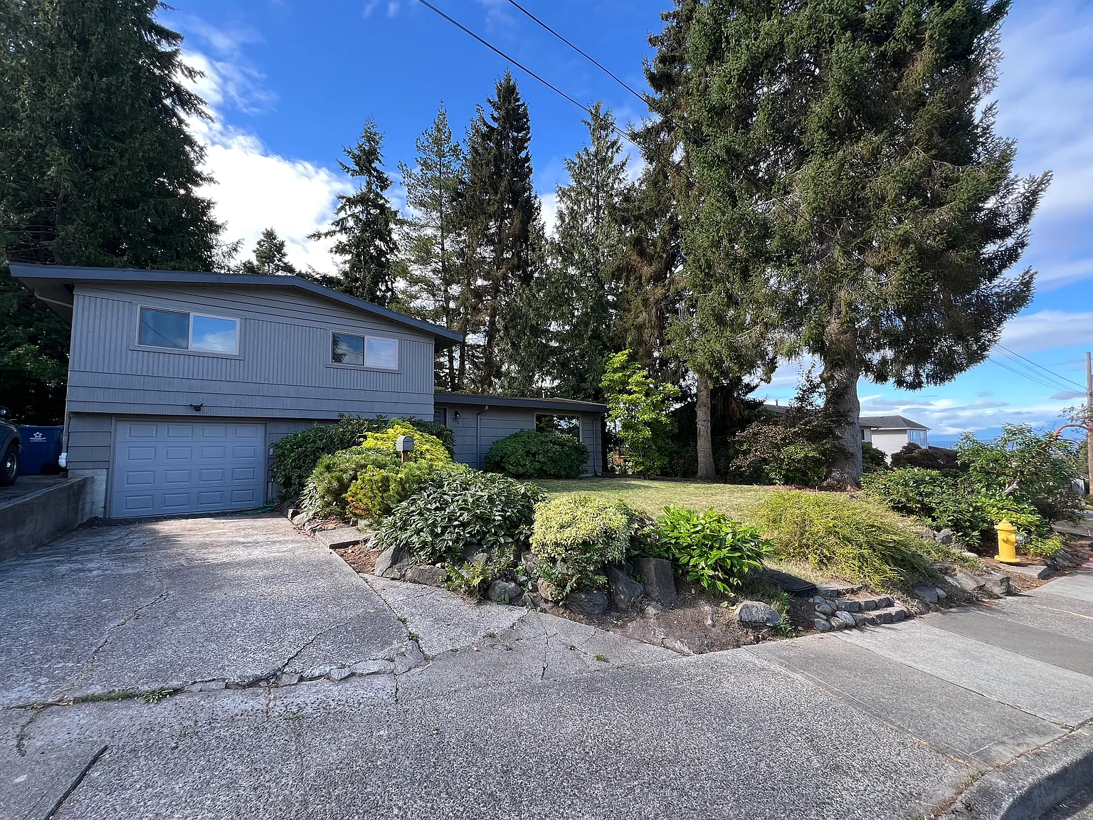 4 bed, 1.5 bath, 1700 sqft, $4,200 — Photo 3