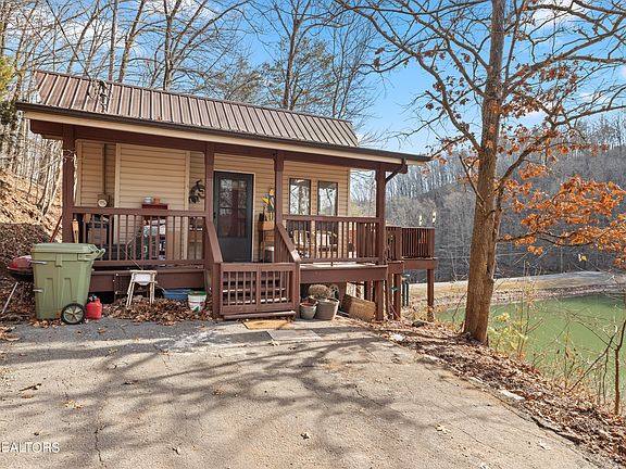 3rd image of 776 Laurel Lake Cir