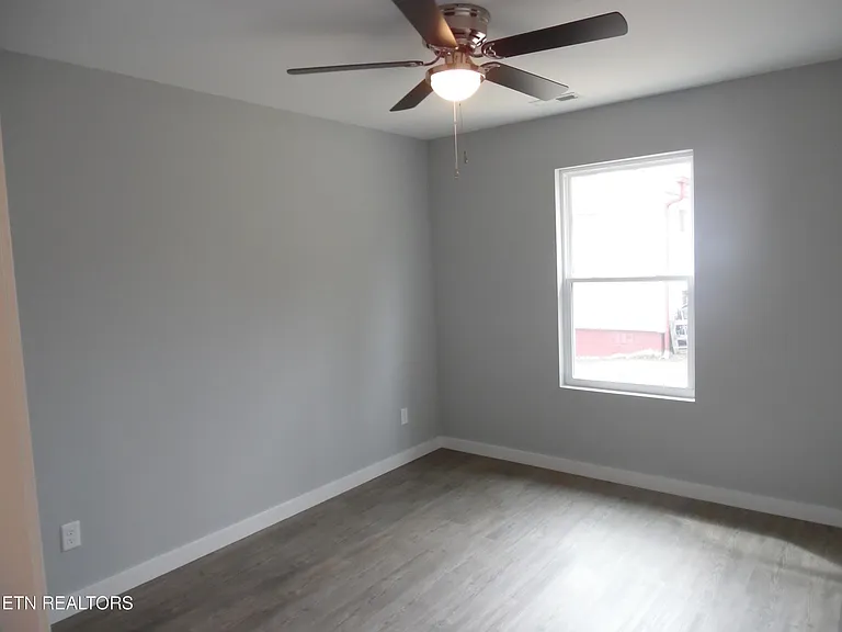 3615 Lyle Ave — Photo 9